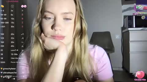 Snapshot of blondy_banny chatting on 03-26-26, 11:27 Blondy bunny online show from 03-26-26, 11:27