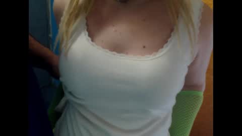 Snapshot of blontsex chatting on 02-11-25, 06:11 Blontsex online show from 02-11-25, 06:11
