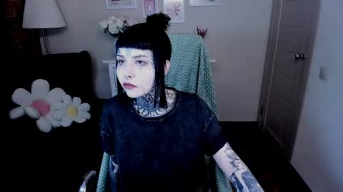 Snapshot of blood__mary chatting on 04-23-26, 10:25 Mary online show from 04-23-26, 10:25