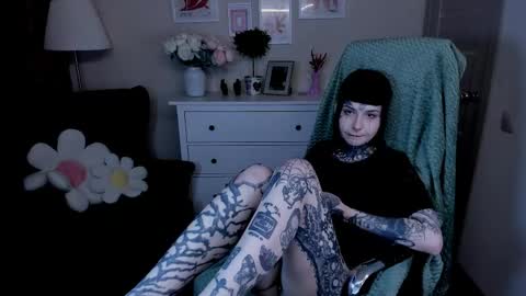 Snapshot of blood__mary chatting on 04-23-26, 12:29 Mary online show from 04-23-26, 12:29