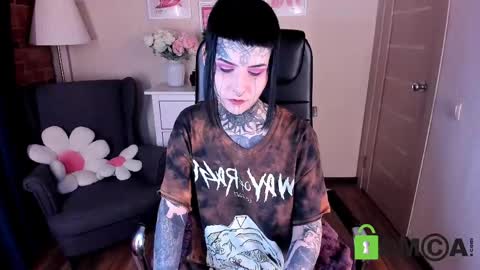 Snapshot of blood__mary chatting on 05-10-26, 08:36 Mary online show from 05-10-26, 08:36