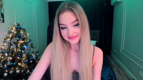 Sophia online show from 12-12-24, 03:27