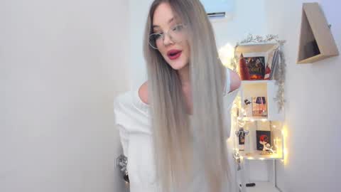 Sophia online show from 12-25-24, 02:23