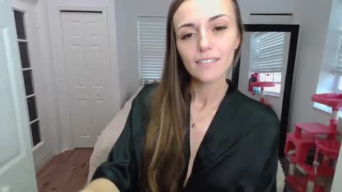 Snapshot of blowjobboss chatting on 01-08-25, 07:03 Sarah Zee online show from 01-08-25, 07:03