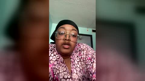 Snapshot of blucinnamon chatting on 03-15-26, 07:42 blucinnamon online show from 03-15-26, 07:42