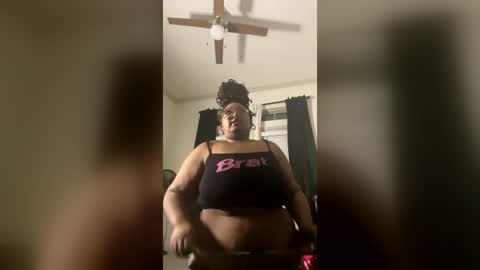 Snapshot of blucinnamon chatting on 06-20-26, 06:16 blucinnamon online show from 06-20-26, 06:16
