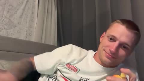 Snapshot of blue_eyed_beau chatting on 04-18-26, 03:10 Beau online show from 04-18-26, 03:10
