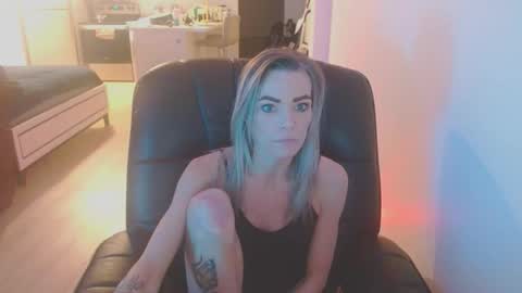 Snapshot of blue_eyed_foxxxx chatting on 03-03-26, 08:31 blue eyed foxxxx online show from 03-03-26, 08:31