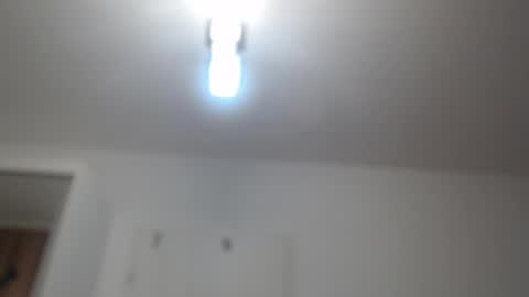Snapshot of blue_eyes96 chatting on 04-19-26, 04:06 Juliet online show from 04-19-26, 04:06