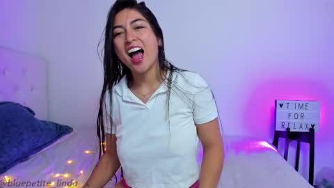 Snapshot of blue_petite chatting on 02-16-26, 02:02 Linda online show from 02-16-26, 02:02