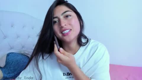 Snapshot of blue_petite chatting on 03-14-26, 07:30 Linda online show from 03-14-26, 07:30