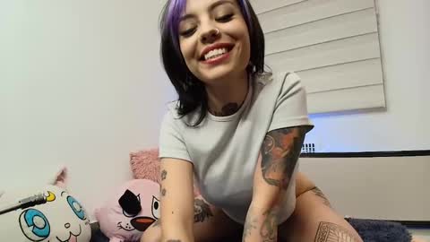 Snapshot of blue_tatuu1 chatting on 01-26-25, 01:20 Alice bleu for friends  online show from 01-26-25, 01:20