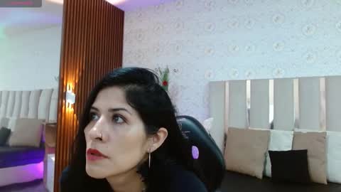 blue_tay1 online show from 11-13-25, 12:04