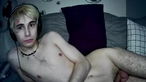 Snapshot of blue_w0rld chatting on 04-08-26, 03:34 SONNYVAN online show from 04-08-26, 03:34