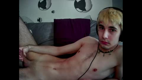 Snapshot of blue_w0rld chatting on 04-14-26, 08:09 SONNYVAN online show from 04-14-26, 08:09