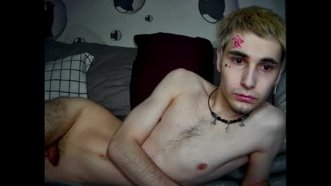 Snapshot of blue_w0rld chatting on 04-19-26, 06:13 SONNYVAN online show from 04-19-26, 06:13