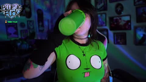 Snapshot of blueasfuck chatting on 12-13-24, 01:37 Blue online show from 12-13-24, 01:37