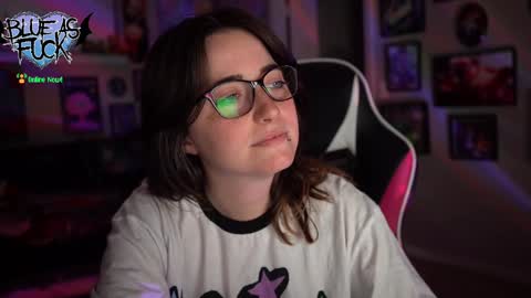 Snapshot of blueasfuck chatting on 12-18-24, 01:59 Blue online show from 12-18-24, 01:59