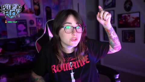 Snapshot of blueasfuck chatting on 12-20-24, 04:31 Blue online show from 12-20-24, 04:31