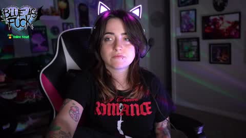 Snapshot of blueasfuck chatting on 01-02-25, 07:12 Blue online show from 01-02-25, 07:12