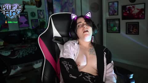 Snapshot of blueasfuck chatting on 01-03-25, 05:28 Blue online show from 01-03-25, 05:28