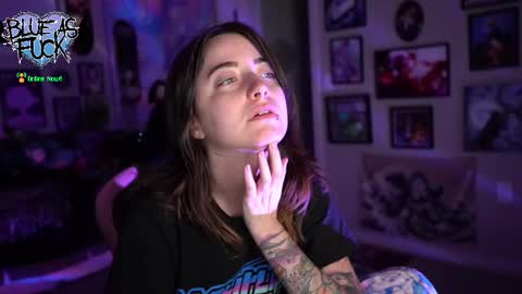 Snapshot of blueasfuck chatting on 03-04-25, 01:55 Blue online show from 03-04-25, 01:55