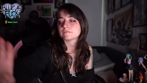 Snapshot of blueasfuck chatting on 09-30-25, 01:21 Blue online show from 09-30-25, 01:21