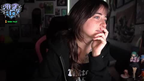 Snapshot of blueasfuck chatting on 10-02-25, 01:12 Blue online show from 10-02-25, 01:12