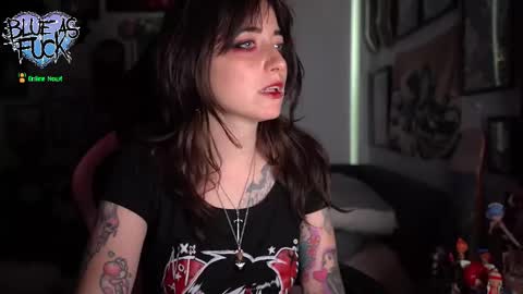 Snapshot of blueasfuck chatting on 10-10-25, 12:53 Blue online show from 10-10-25, 12:53