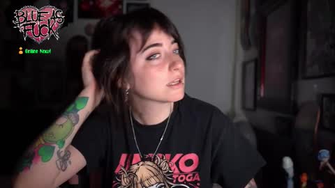 Snapshot of blueasfuck chatting on 10-21-25, 01:17 Blue online show from 10-21-25, 01:17