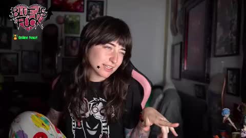 Snapshot of blueasfuck chatting on 11-04-25, 02:10 Blue online show from 11-04-25, 02:10