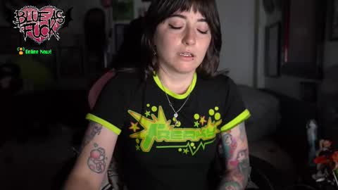 Snapshot of blueasfuck chatting on 11-12-25, 01:39 Blue online show from 11-12-25, 01:39