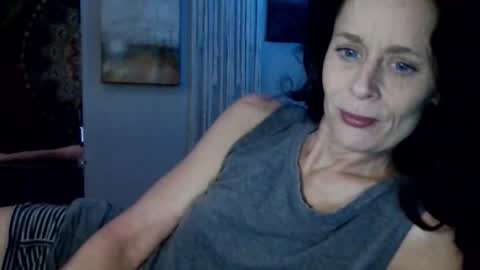 Snapshot of blueeyedlie chatting on 02-12-26, 03:29 Blueeyedlie online show from 02-12-26, 03:29