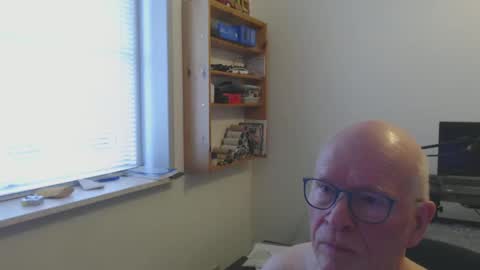 blueeyesn8 online show from 02-28-25, 09:04