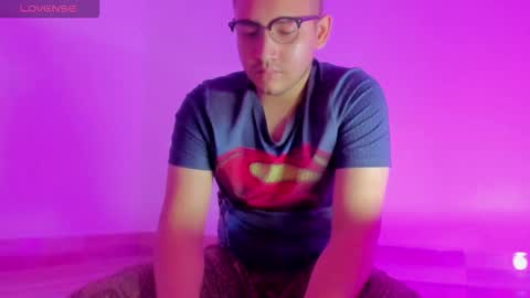 Snapshot of bluehsunny chatting on 10-15-25, 02:22 alexander online show from 10-15-25, 02:22