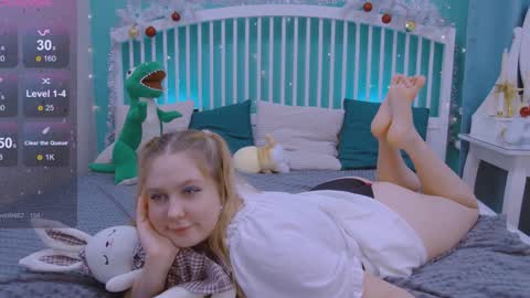 Ellie3 online show from 12-25-24, 04:54