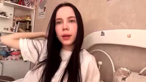 Snapshot of blush_fairy chatting on 09-10-25, 12:16 Milou online show from 09-10-25, 12:16