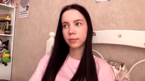 Snapshot of blush_fairy chatting on 09-12-25, 12:27 Milou online show from 09-12-25, 12:27