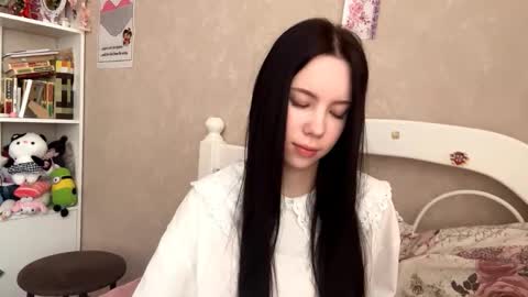Snapshot of blush_fairy chatting on 09-16-25, 09:21 Milou online show from 09-16-25, 09:21