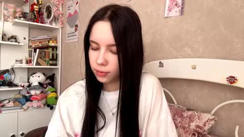Snapshot of blush_fairy chatting on 09-17-25, 10:39 Milou online show from 09-17-25, 10:39