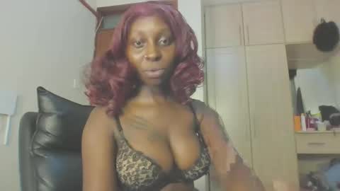 Snapshot of blushbelle chatting on 03-12-26, 06:25 Belle online show from 03-12-26, 06:25