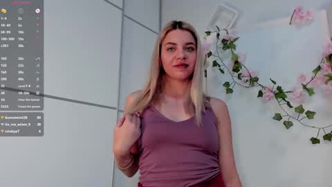 Chloe online show from 09-19-25, 03:56