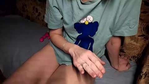 Snapshot of bmwe65 chatting on 12-17-24, 07:37 Liza and Max online show from 12-17-24, 07:37