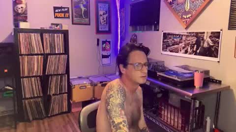 Snapshot of bnczuperzexy chatting on 03-16-26, 05:44 ZuperZexyZounds online show from 03-16-26, 05:44