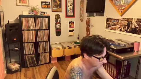 Snapshot of bnczuperzexy chatting on 03-18-26, 03:53 ZuperZexyZounds online show from 03-18-26, 03:53