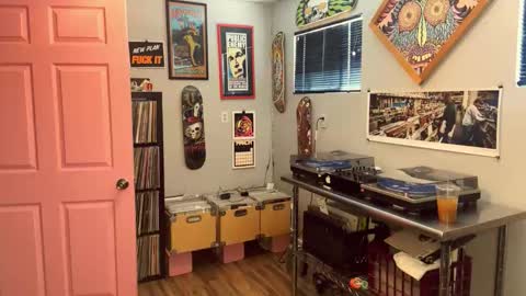 Snapshot of bnczuperzexy chatting on 03-22-26, 06:22 ZuperZexyZounds online show from 03-22-26, 06:22