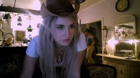 Bobby and Sadie online show from 05-25-26, 04:18