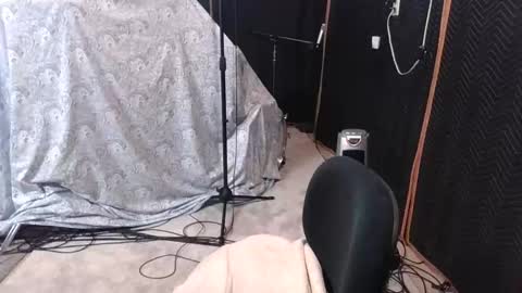 Snapshot of bobbyhill27b chatting on 04-06-26, 04:19 BobbyHill27b online show from 04-06-26, 04:19