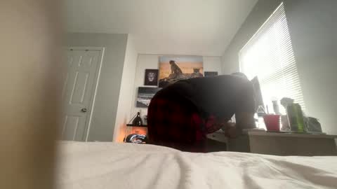 Snapshot of bobbyjones88034 chatting on 10-18-25, 07:03 Luv bug online show from 10-18-25, 07:03