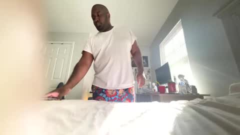 Snapshot of bobbyjones88034 chatting on 11-06-25, 05:03 Luv bug online show from 11-06-25, 05:03